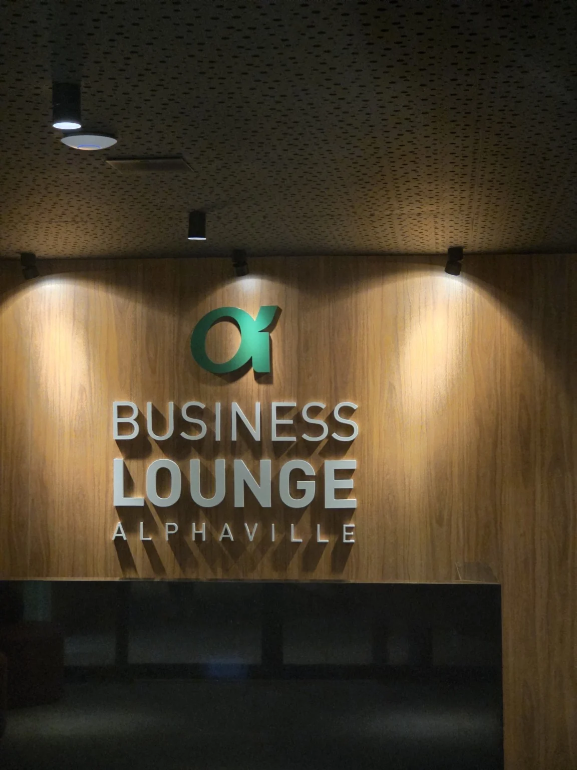 Business Lounge Alphaville · letreiro interno